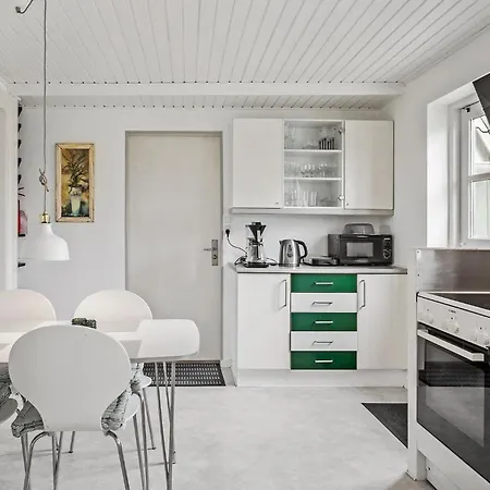 Vakantiehuis 1 Bedroom Amazing In